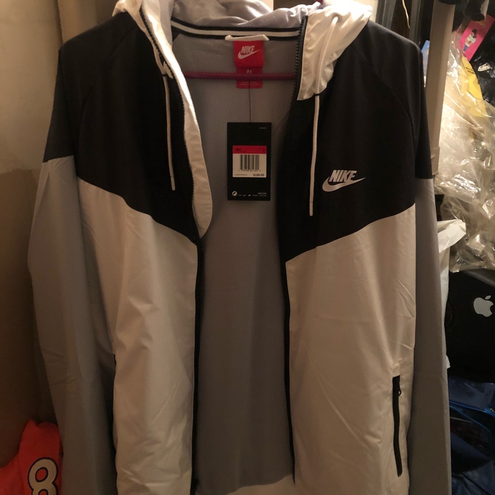 Men’s NIKE windbreaker style jacket size large